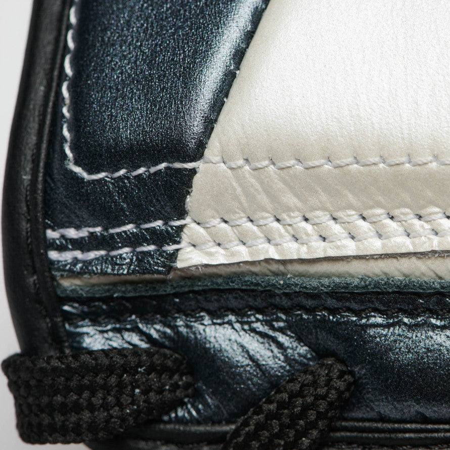 AUTHENTIC 2 BOXING GLOVES